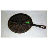 Cast iron corn bread skillet 9", some rust