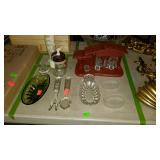 Mixed glassware lot, punch bowl, nativity scene