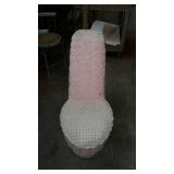 Upholstered chair shaped like a shoe