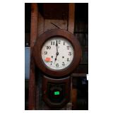 Wall hanging clock, is missing  key, measures 21