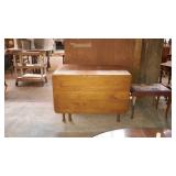 Gate leg drop leaf table with turned legs - 42 x
