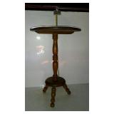 Accent table / candle stand with pedestal base -