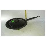 Enamel skillet with lid, 7.5" diameter