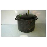 Enamel stock pot with lid, 10.5" diameter