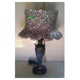 Home décor 3-bulb table lamp with metal base,