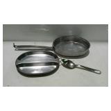 Mess kit. Frying pan, divided plate and spoon.