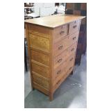 Oak chest of drawers. Four over two.