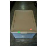 Sterilite tote with lid