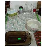 Kitchen wares group lot, glass baking dishes,