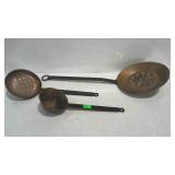 Three copper kitchen pieces, Ladels of type 10"