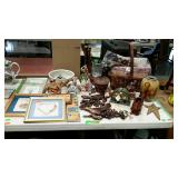Home decor group - small prints, baskets, music