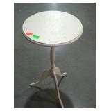 Accent table / plant stand with pedestal base,