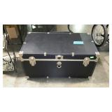 Foot locker Trunk black in color nice shape,