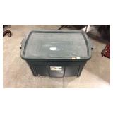 Rubbermaid Roughneck 31 gallon storage tote with