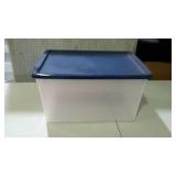 Tote with blue lid. 66 quart.