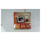 Digital picture frame smartparts, stores up to