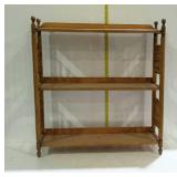 Vintage turnes spindle shelf, in good condition,