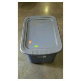 Storage bin with lid