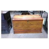 Nice pine blanket chest trunk, full open top lid