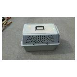 Poly pet carrier kennel for small animals