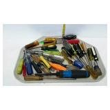 Tray lot of screwdrivers. Various types, sizes