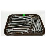 Tray lot of combination wrenches, adjustable