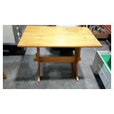 Pine breakfast type table, trend type