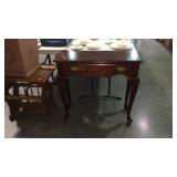 Small sofa table, single drawer with Queen Ann