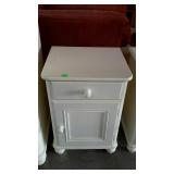 White single drawer night stand, with single