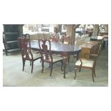 Dining table, queen Anne do in table with six