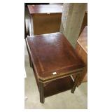 End table has wear 20x27x22