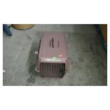Kennel cab pet carrier, measures 22 inches long