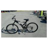 7 speed hyper brand bike, chain is rusty