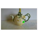 Teapot, 3-dimensional ginger lily pattern, by