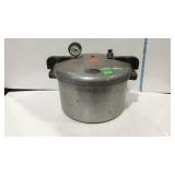 Steamliner pressure cooker with weight, model A