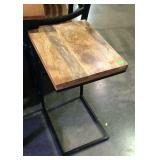 Accent side table, having the metal leg set with