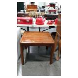 Lane end table - 28 x 28 x 22
