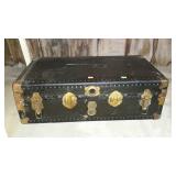Short flat trunk, has till tray, nice shape for