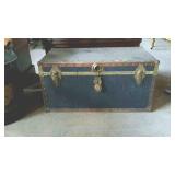 Flat top trunk / foot locker, no till - 30 x 17 x