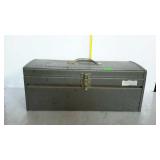 Metal tool box with removable tray - 22" long