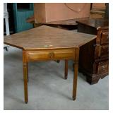 Thomasville corner desk with single drawer and