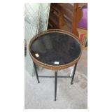 Accent Stand, black metal leg set with 17" round