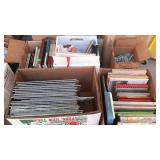 Pallet lot: books, curtain hooks, plastic wares,