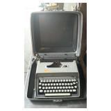 Manual typewriter - Remington Quiet-riter Eleven