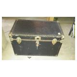 Larger storage trunk, does have key