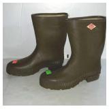 Pair of rubber boots size 7
