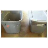 Two totes with one lid - Sterlite 10 gallon