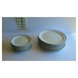 Dishware - 16-pcs American Airlines, eight each