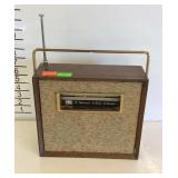Early 8 Transistor Radio, 2 band 2 speakers, nice