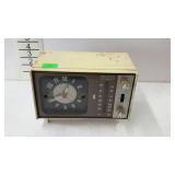 Zenith AM/FM table top radio, missing knobs,